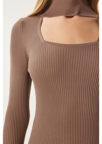 Cut Out Detaylı Dik Yaka Fitilli Triko Elbise LFN0089 Vizon fırsatları