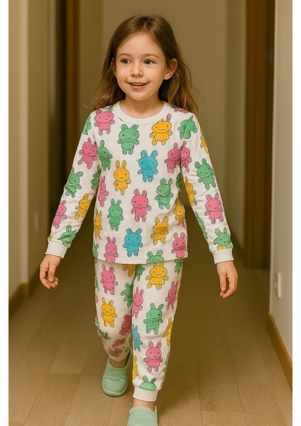 Sevimli Tavşan Figürlü Alt Üst Takım