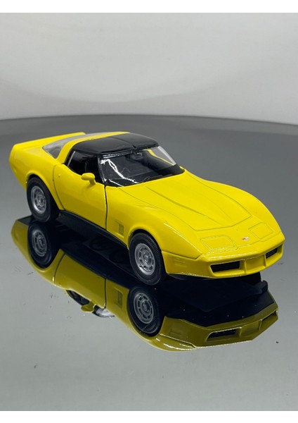 1.36 Ölçek Chevrolet Corvette 1982 Model Oyuncak Araba modelleri