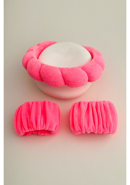 Havlu Kumaş Burgulu Bombeli Spa ve Makyaj Kadın Taç ve 2 Adet Bileklik Seti fiyatları