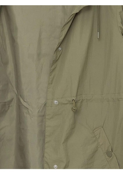 Lcw Kadın Kapüşonlu Düz Yağmurluk (W5) fırsatları