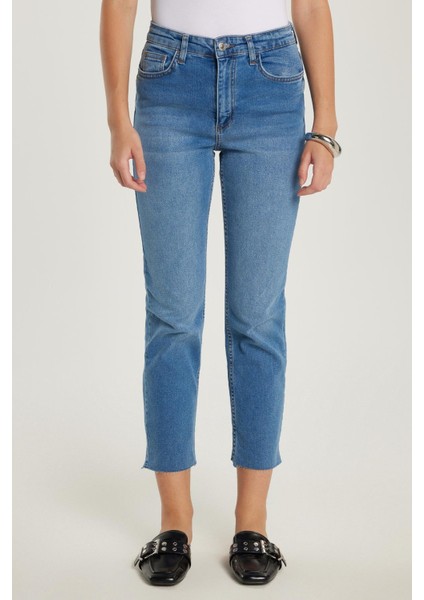 Kadın Slim Fit Dar Kesim Kısa Boru Paça Mavi Jean Kot Pantolon