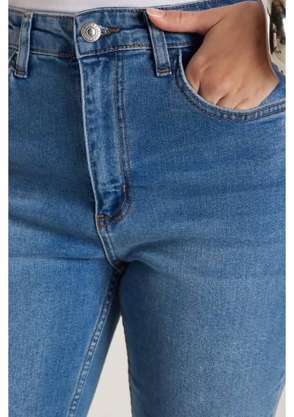 Kadın Slim Fit Dar Kesim Kısa Boru Paça Mavi Jean Kot Pantolon modelleri