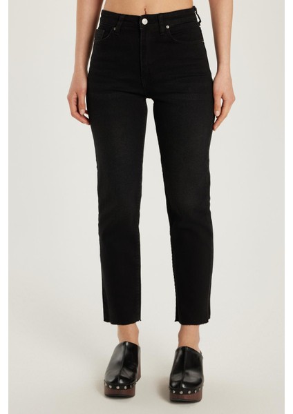 Kadın Slim Fit Dar Kesim Kısa Boru Paça Füme Jean Kot Pantolon