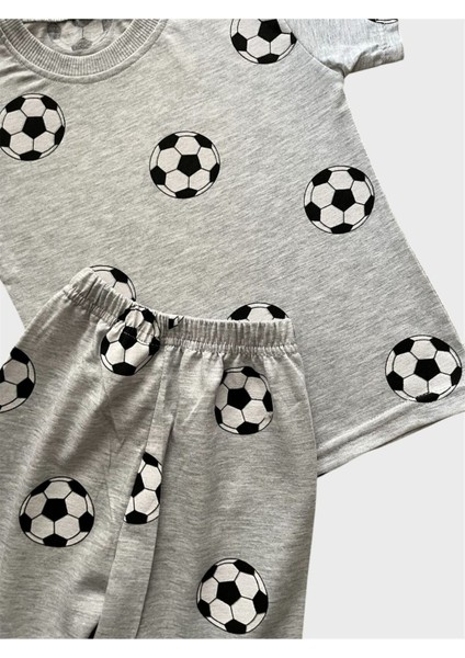 Erkek Çocuk Pamuklu Gri Siyah Beyaz Futbol Topu Desenli Kısa Kollu Şortlu Yazlık Pijama Takımı fiyatları