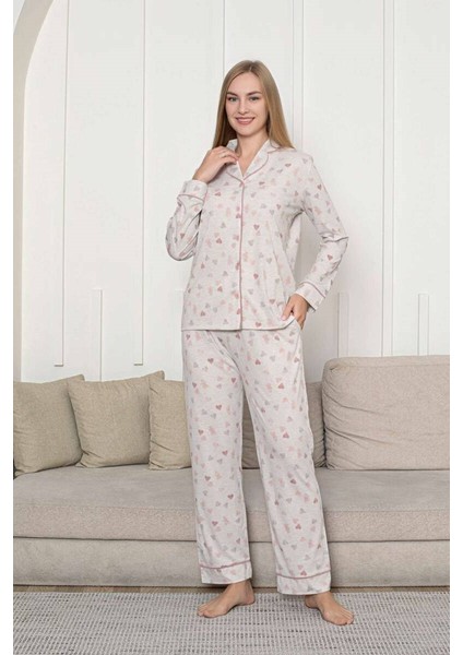Kadın Bej Kalpli Mevsimlik Boydan Önden Düğmeli Gömlek Yaka Likralı Viskon Uzun Kol Cepli Pijama Takımı