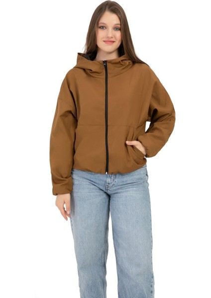 Kadın Kapüşonlu Su ve Rüzgar Geçirmez Cepli Astarlı Oversize Yağmurluk modelleri