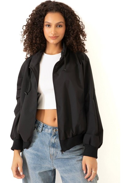 Kadın Dik Yaka Su ve Rüzgar Geçirmez Oversize Crop Mevsimlik Yağmurluk Rüzgarlık fırsatları