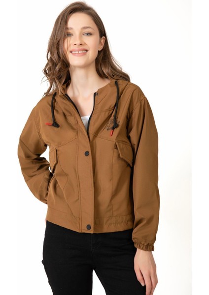 Spor Kadın Su Yeşili Su Geçirmez ve Rüzgara Dayanıklı Kapüşonlu Cepli Çıt Çıtlı Mevsimlik Yağmurluk fiyatları