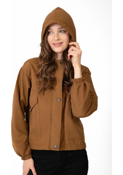 Spor Kadın Su Yeşili Su Geçirmez ve Rüzgara Dayanıklı Kapüşonlu Cepli Çıt Çıtlı Mevsimlik Yağmurluk modelleri