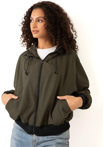 Kadın Dik Yaka Su ve Rüzgar Geçirmez Oversize Crop Mevsimlik Yağmurluk Rüzgarlık