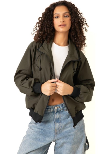 Kadın Dik Yaka Su ve Rüzgar Geçirmez Oversize Crop Mevsimlik Yağmurluk Rüzgarlık indirimleri