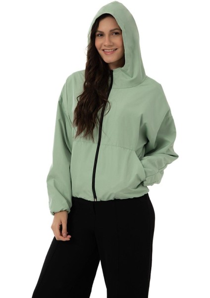 Spor Kadın Kapüşonlu Su ve Rüzgar Geçirmez Cepli Astarlı Oversize Mevsimlik Yağmurluk modelleri