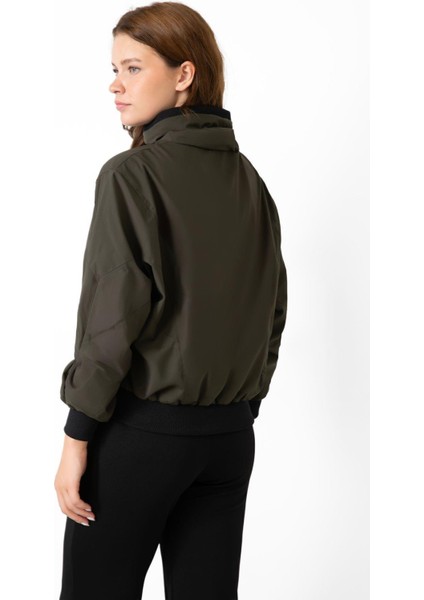 Spor Kadın Dik Yaka Su ve Rüzgar Geçirmez Oversize Crop Mevsimlik Yağmurluk Rüzgarlık fırsatları