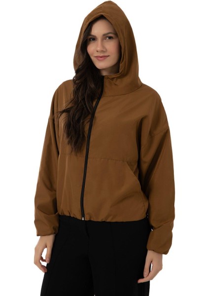 Spor Kadın Kapüşonlu Su ve Rüzgar Geçirmez Cepli Astarlı Oversize Mevsimlik Yağmurluk modelleri
