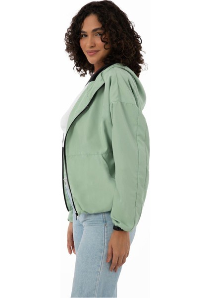 Kadın Su Yeşili Kapüşonlu Su ve Rüzgar Geçirmez Cepli Astarlı Oversize Mevsimlik Yağmurluk modelleri