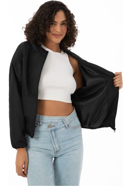 Kadın Su Yeşili Kapüşonlu Su ve Rüzgar Geçirmez Cepli Astarlı Oversize Mevsimlik Yağmurluk modelleri