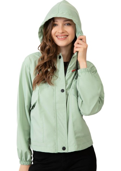 Spor Kadın Su Yeşili Su Geçirmez ve Rüzgara Dayanıklı Kapüşonlu Cepli Çıt Çıtlı Mevsimlik Yağmurluk modelleri