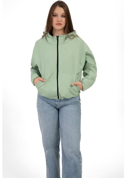 Kadın Kapüşonlu Su ve Rüzgar Geçirmez Cepli Astarlı Oversize Yağmurluk modelleri