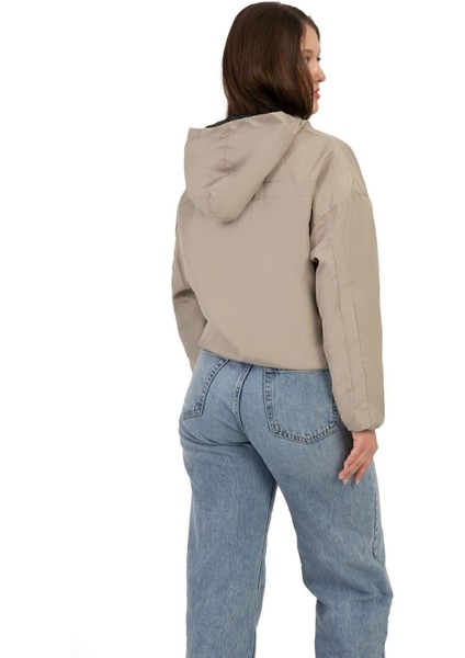Kadın Kapüşonlu Su ve Rüzgar Geçirmez Cepli Astarlı Oversize Yağmurluk modelleri