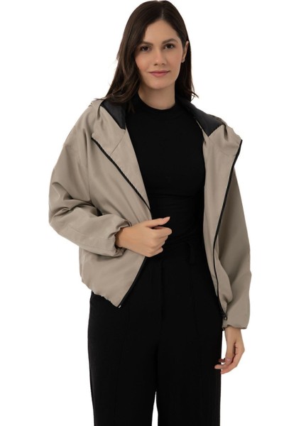 Spor Kadın Kapüşonlu Su ve Rüzgar Geçirmez Cepli Astarlı Oversize Mevsimlik Yağmurluk