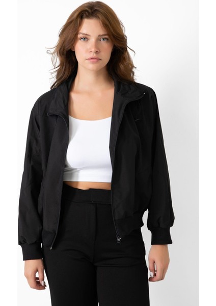 Spor Kadın Dik Yaka Su ve Rüzgar Geçirmez Oversize Crop Mevsimlik Yağmurluk Rüzgarlık fiyatları