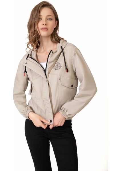 Spor Kadın Su Yeşili Su Geçirmez ve Rüzgara Dayanıklı Kapüşonlu Cepli Çıt Çıtlı Mevsimlik Yağmurluk fiyatları