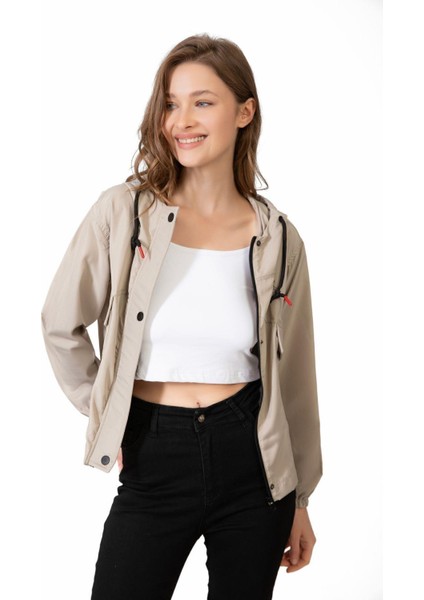 Spor Kadın Su Yeşili Su Geçirmez ve Rüzgara Dayanıklı Kapüşonlu Cepli Çıt Çıtlı Mevsimlik Yağmurluk modelleri