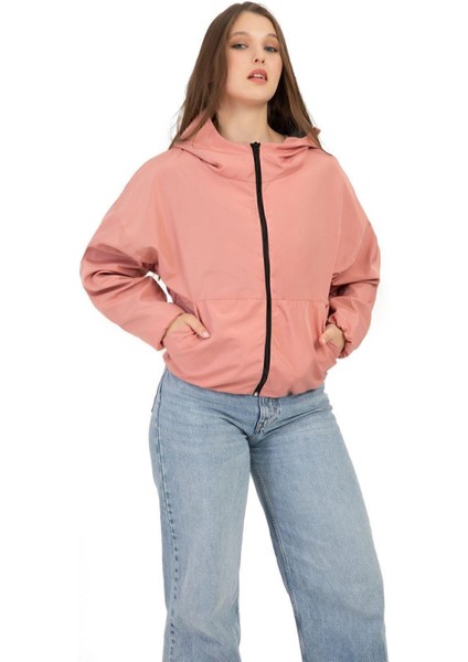 Kadın Kapüşonlu Su ve Rüzgar Geçirmez Cepli Astarlı Oversize Yağmurluk modelleri
