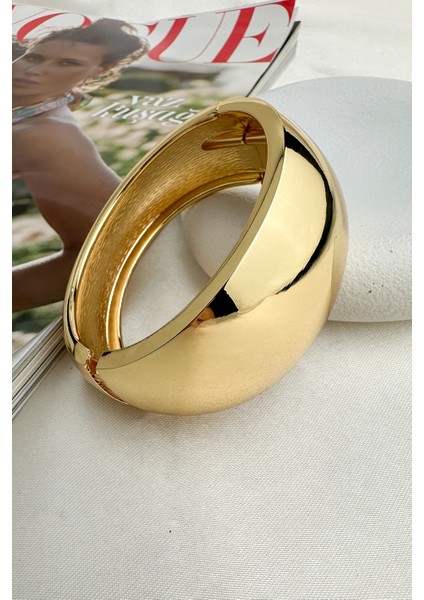 Özel Seri Altın Rengi Bombeli Plaka Kelepçe Bileklik (Iç Çapı:6cm)