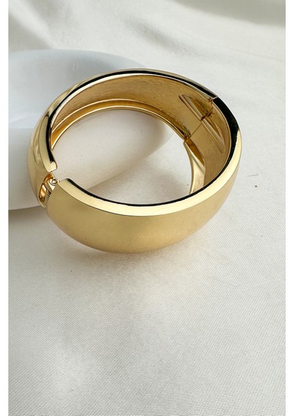 Özel Seri Altın Rengi Bombeli Plaka Kelepçe Bileklik (Iç Çapı:6cm) fiyatları