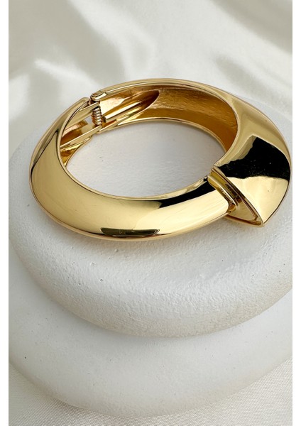 Özel Seri Altın Rengi Oval Form Parlak Kelepçe Bileklik (Iç Çapı:5,5cm)