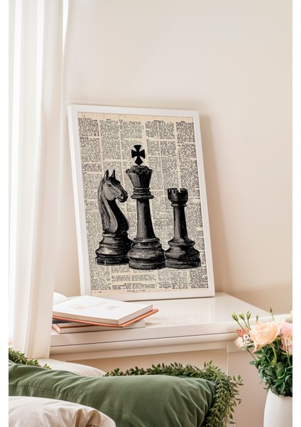 Beyaz Çerçeveli Tablo, Satranç Taşları ve Gazete Sayfası, Ofis Dekoru Poster No: 111039 fiyatları