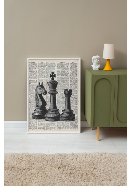 Beyaz Çerçeveli Tablo, Satranç Taşları ve Gazete Sayfası, Ofis Dekoru Poster No: 111039 fırsatları