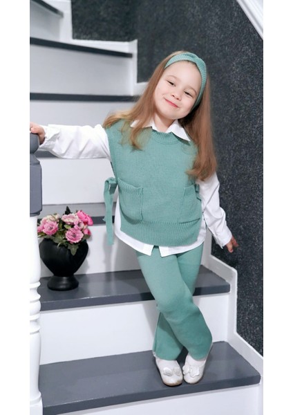 Saç Bandlı Pantolonlu Yanları Açık ve Bağlama Detay Süeterli Trend Kız Çocuk 3'lü Akrilik Triko Takım