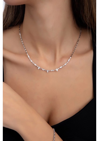 0.96 Ct G Si 7.45 gr 14 K Jwd Pırlanta Baget Gerdanlık