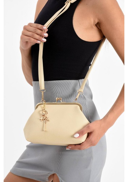 Kadın Klipsli Anahtar Detaylı Omuz Çantası