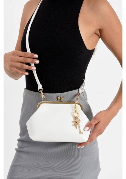 Kadın Klipsli Anahtar Detaylı Omuz Çantası