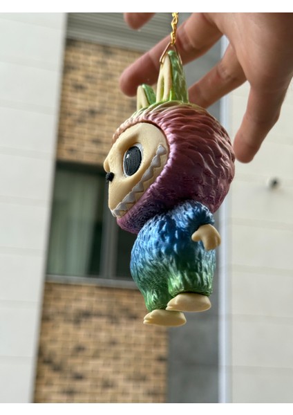 Renkli Labubu Figürü Gökkuşağı 13 cm - Labubu 3D Baskı – Renkli Sevimli Koleksiyonluk Dekoratif Oyuncak - Asılabilir Charm