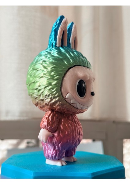 Renkli Labubu Figürü Gökkuşağı 13 cm - Labubu 3D Baskı – Renkli Sevimli Koleksiyonluk Dekoratif Oyuncak - Asılabilir Charm fırsatları