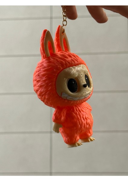 Renkli Labubu Figürü Turuncu 13 cm - Labubu 3D Baskı – Renkli Sevimli Koleksiyonluk Dekoratif Oyuncak - Asılabilir Charm modelleri