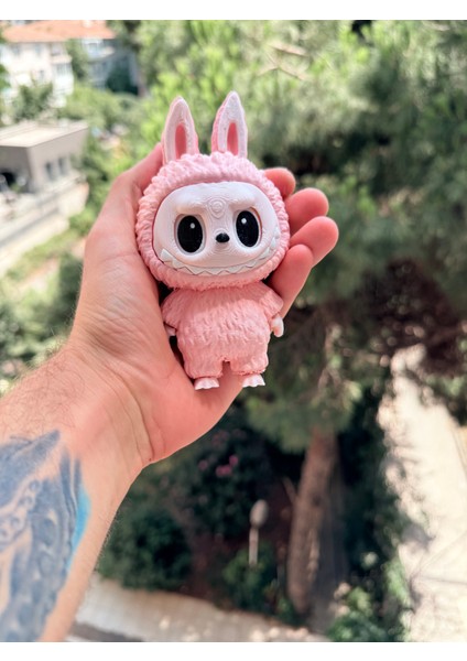 Renkli Labubu Figürü Açık Pembe 13 cm - Labubu 3D Baskı – Renkli Sevimli Koleksiyonluk Dekoratif Oyuncak - Asılabilir Charm modelleri