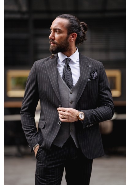 Slim Fit Kombin Detaylı Takım Elbise