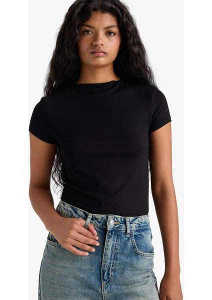 Slim Fit Dar Kesim Yarım Balıkçı Yaka Kısa Kollu Tişört E5906AX25AU fırsatları