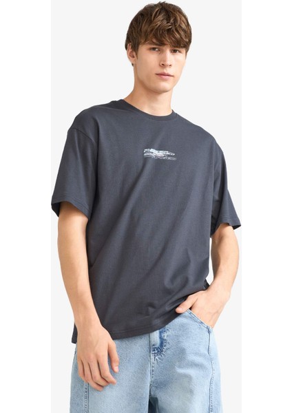 Boxy Fit Bisiklet Yaka Sırt Baskılı Kısa Kollu Tişört G0011AX25HS modelleri