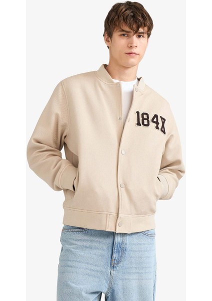 Regular Fit Bomber Kolej Yaka Nakış Detaylı İç Cepli Çıtçıtlı Mont F5096AX25AU modelleri