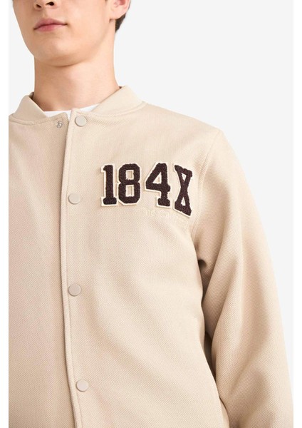 Regular Fit Bomber Kolej Yaka Nakış Detaylı İç Cepli Çıtçıtlı Mont F5096AX25AU indirimleri