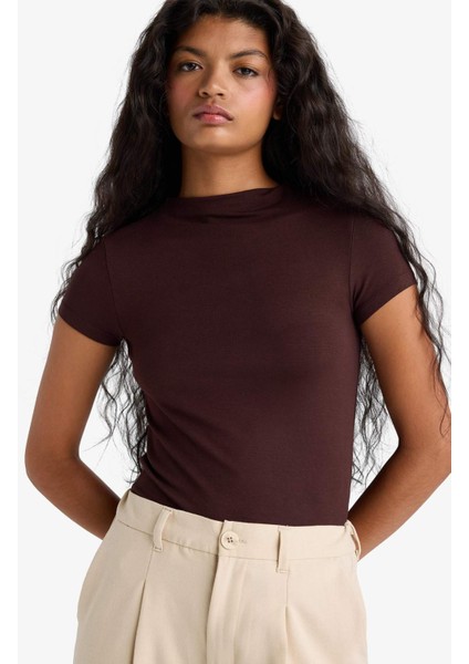 Slim Fit Dar Kesim Yarım Balıkçı Yaka Kısa Kollu Tişört E5906AX25AU modelleri