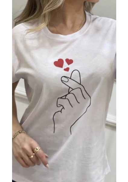 Kadın Kalp Desenli Beyaz T-Shirt