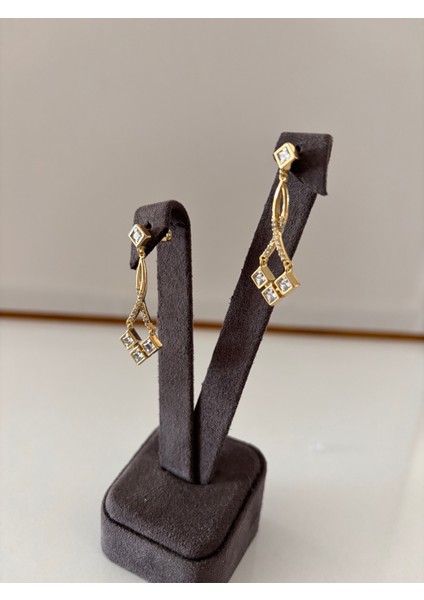 Paslanmaz Çelik Taşlı Sallantılı Küpe – Kararmayan Zarif Kadın Küpe